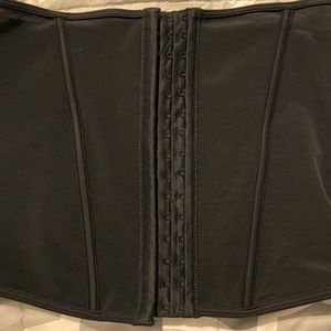 Sophia Vergara waist trainer